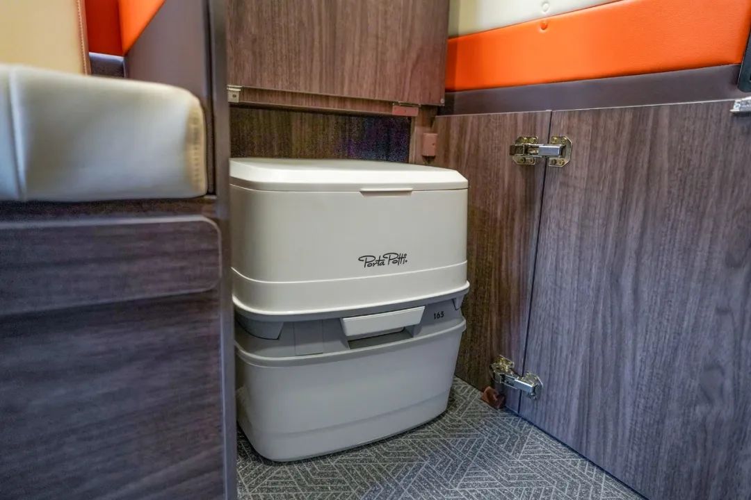 商旅兼顾 悦享从容出行——B312商旅房车