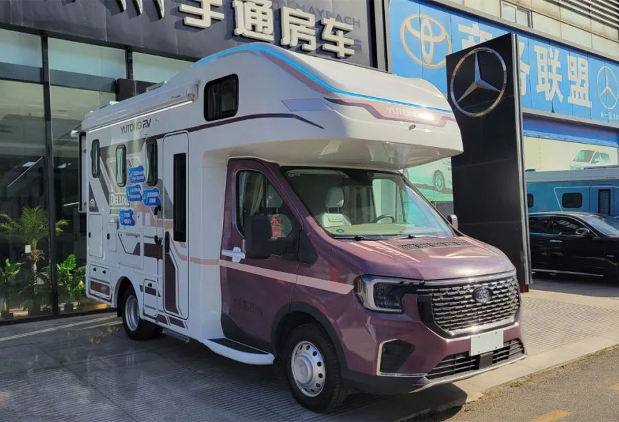 新款宇通鲲鹏双拓展畅享版房车！大厂生产颜值在线，安全方面也是内外兼顾