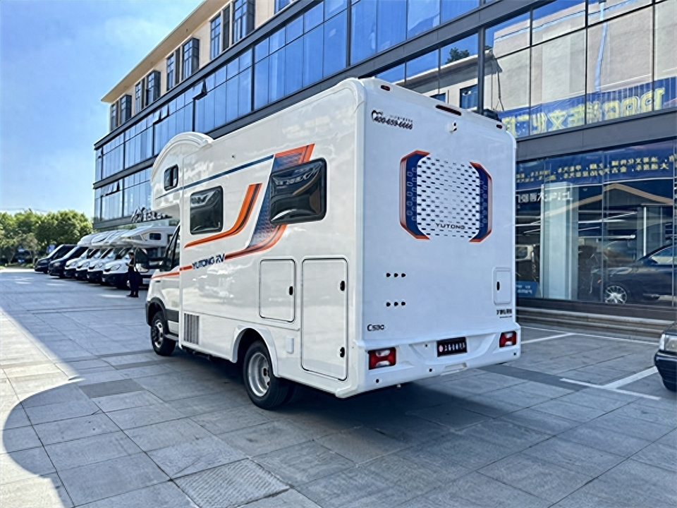 宇通C530豪华版双拓房车 超高性价比