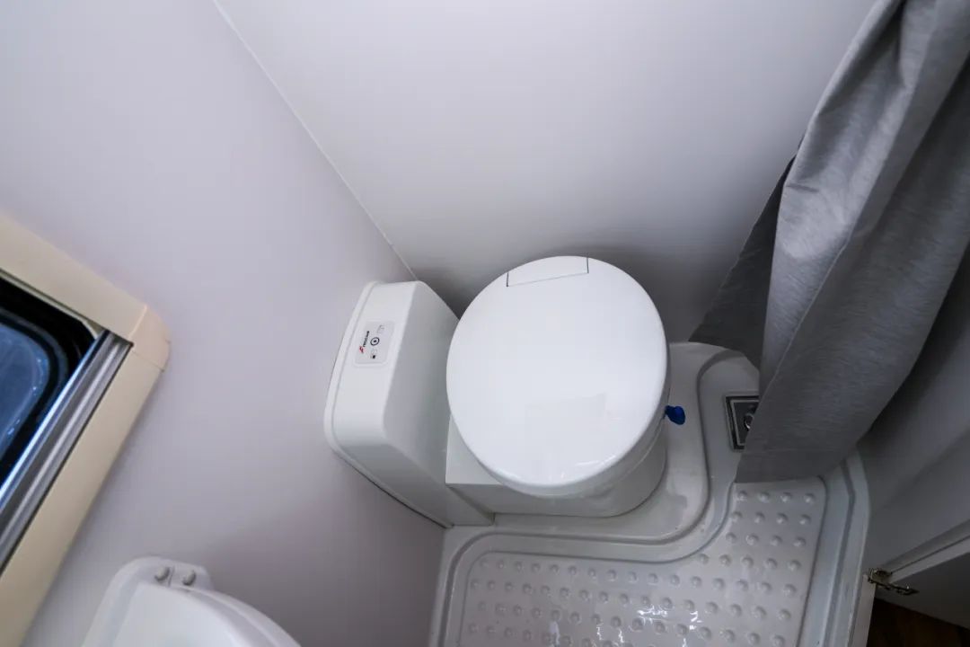 宇通房车鲲鹏双拓畅享版——水墨山水中的安逸舒适生活