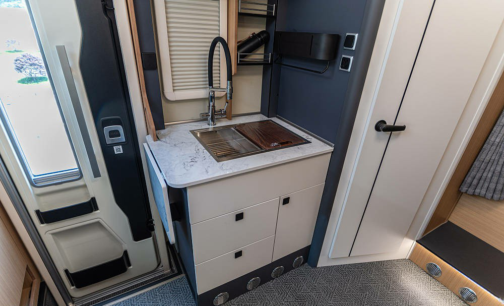 实拍宇通C533双拓展房车，将豪华与实用性完美融合！