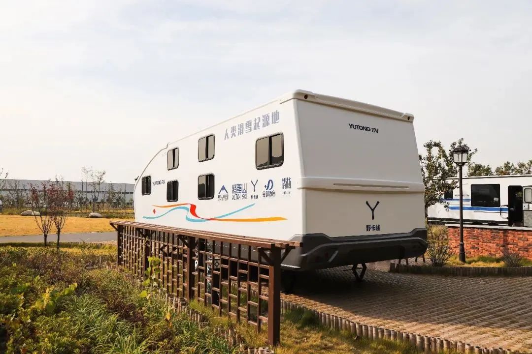 宇通房车匠心打造T536星空研学版拖挂房车，重新定义旅居新方式！