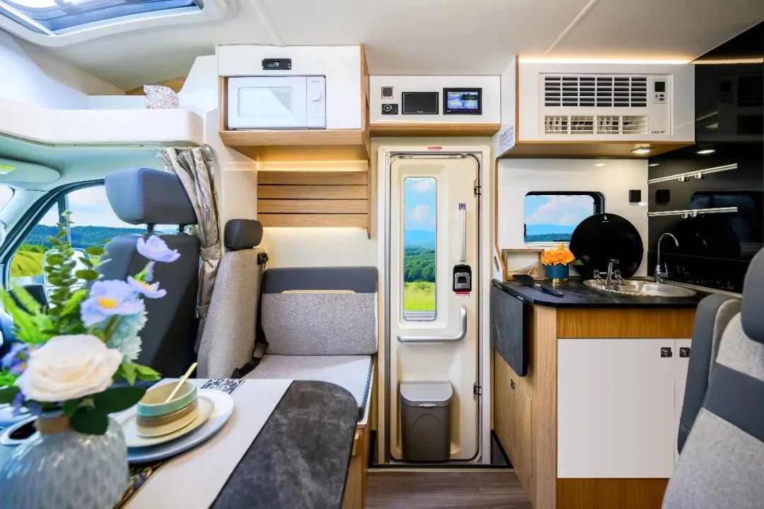 宇通房车C533豪华版T型房车，助你翻山越岭的同时享受品质房车生活