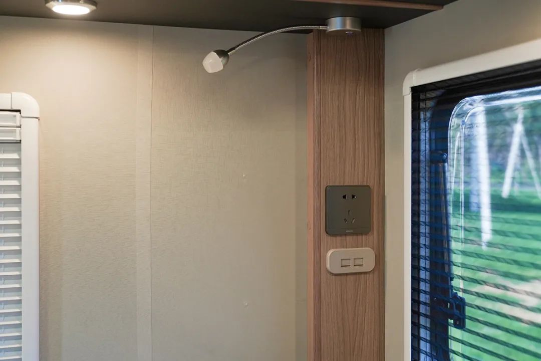 超大储存，舒适旅居，T512拖挂纵置床/双单床布局