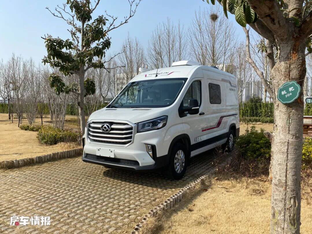 小两口用的宇通房车到底啥样？2.0T+6AT上手简单，大厂出品还能省4万