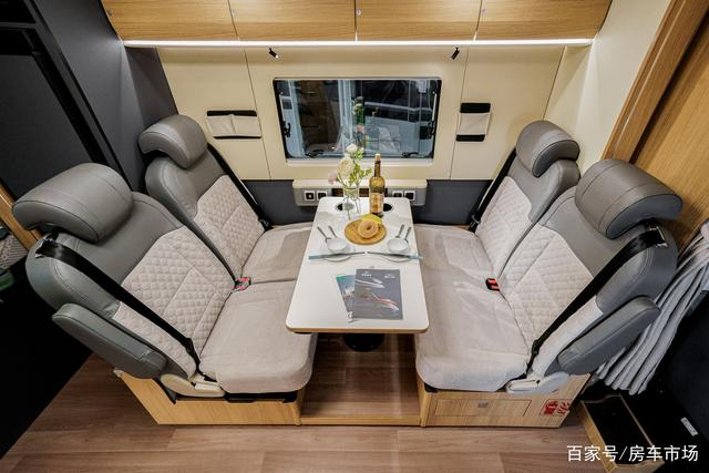 宇通C535双拓展房车，基于依维柯6.5T底盘，承载力加强售价69.8万
