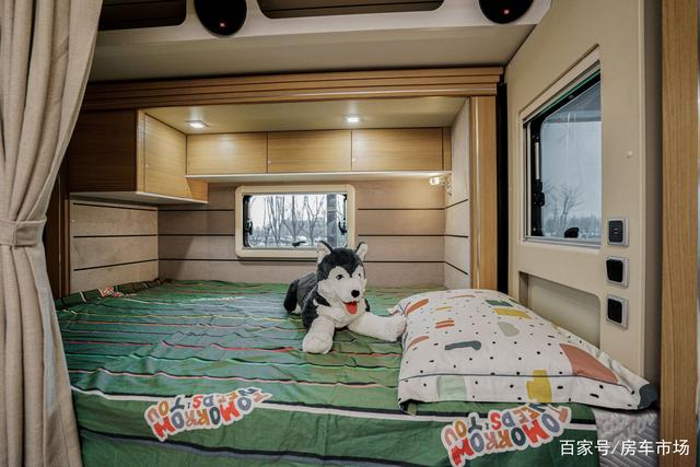 宇通C535双拓展房车，基于依维柯6.5T底盘，承载力加强售价69.8万