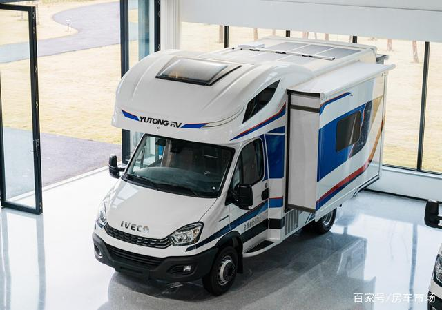 宇通C535双拓展房车，基于依维柯6.5T底盘，承载力加强售价69.8万