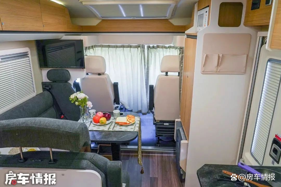 适合4口之家的宇通房车，高度不到2.9米做工出色，还能选航空座椅
