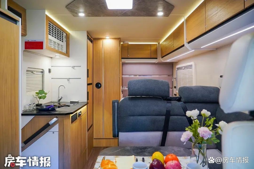 适合4口之家的宇通房车，高度不到2.9米做工出色，还能选航空座椅