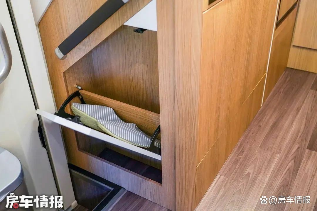 适合4口之家的宇通房车，高度不到2.9米做工出色，还能选航空座椅