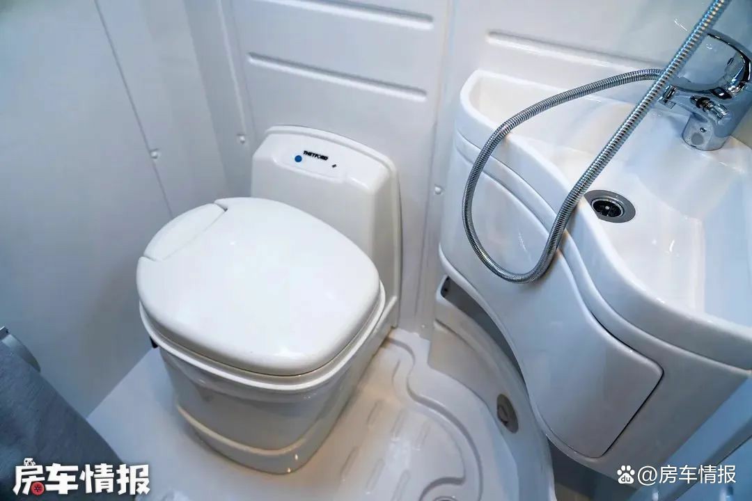 适合4口之家的宇通房车，高度不到2.9米做工出色，还能选航空座椅