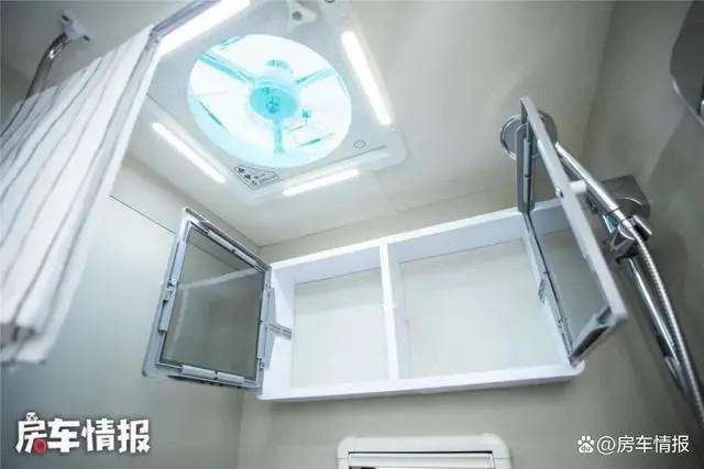 宇通新款皮卡房车来啦！2.3T柴油机+8AT四驱带后锁，越野旅行兼得