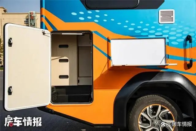 宇通新款皮卡房车来啦！2.3T柴油机+8AT四驱带后锁，越野旅行兼得