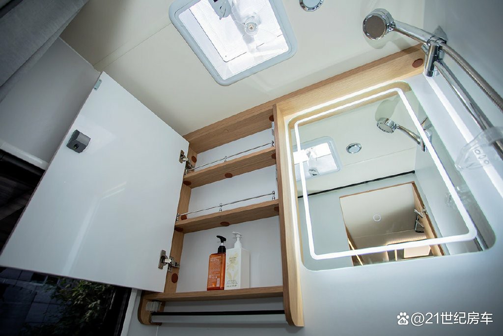 48V行车充电有保障，人性化配置突出，宇通C311豪享版房车上市