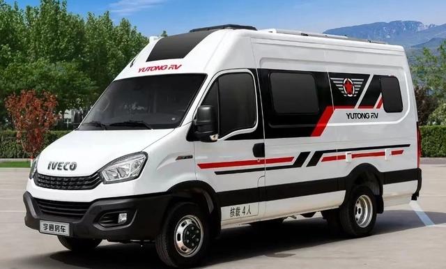 宇通B型依维柯房车，空间和操控兼顾，两口子长途自驾得心应手