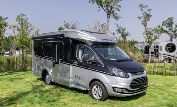 宇通C520探界房车，精致小巧，打破空间界限，商旅兼顾皆宜