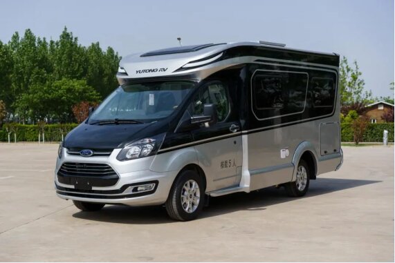 宇通C520探界房车C本即可驾驶，国家法定节假日可免高速通行费用