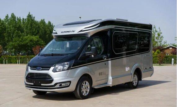 宇通C520探界房车C本即可驾驶，国家法定节假日可免高速通行费用