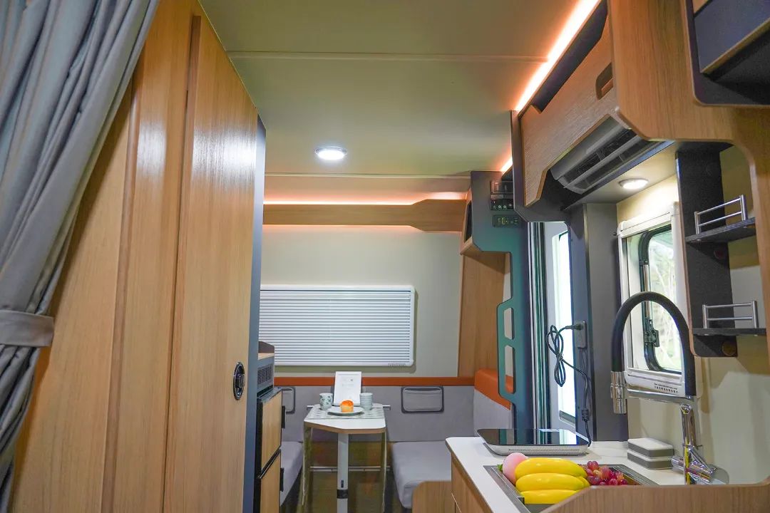 宇通t310公路版拖挂房车后横床布局——随心出发,自由而行_资讯中心