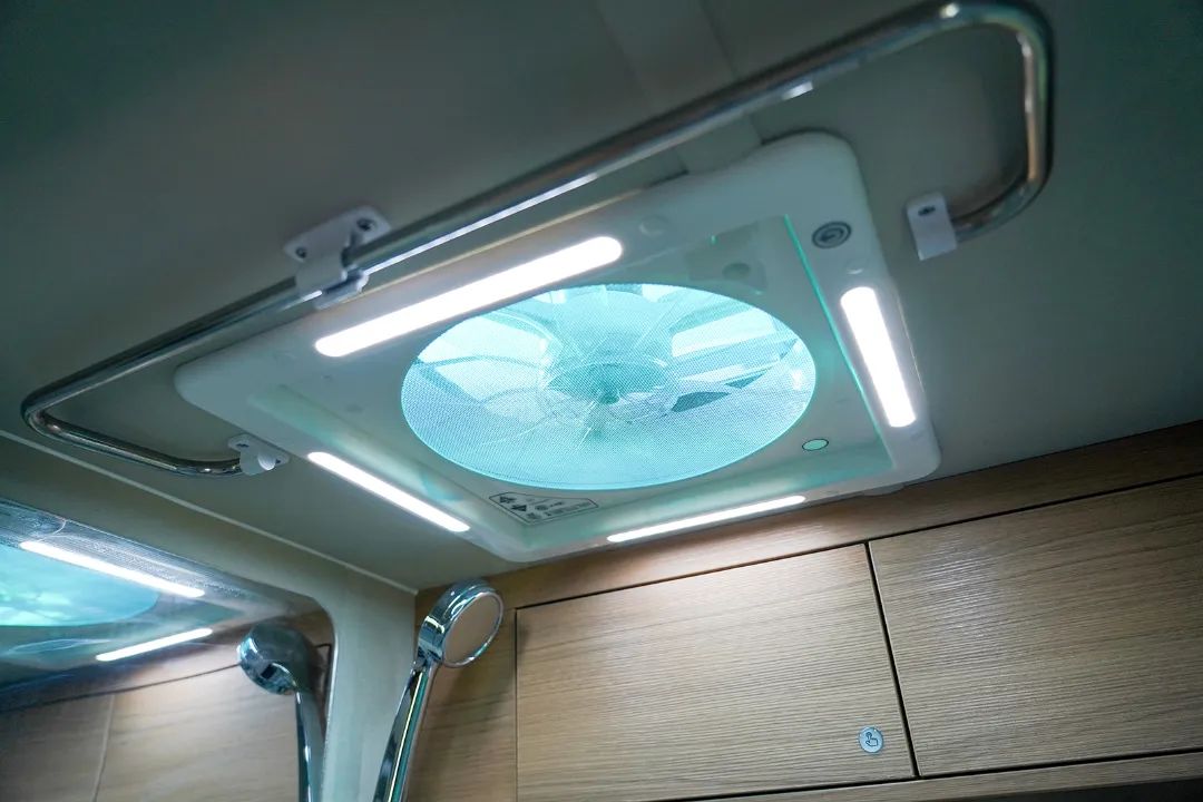 宇通t310公路版拖挂房车后横床布局——随心出发,自由而行_资讯中心