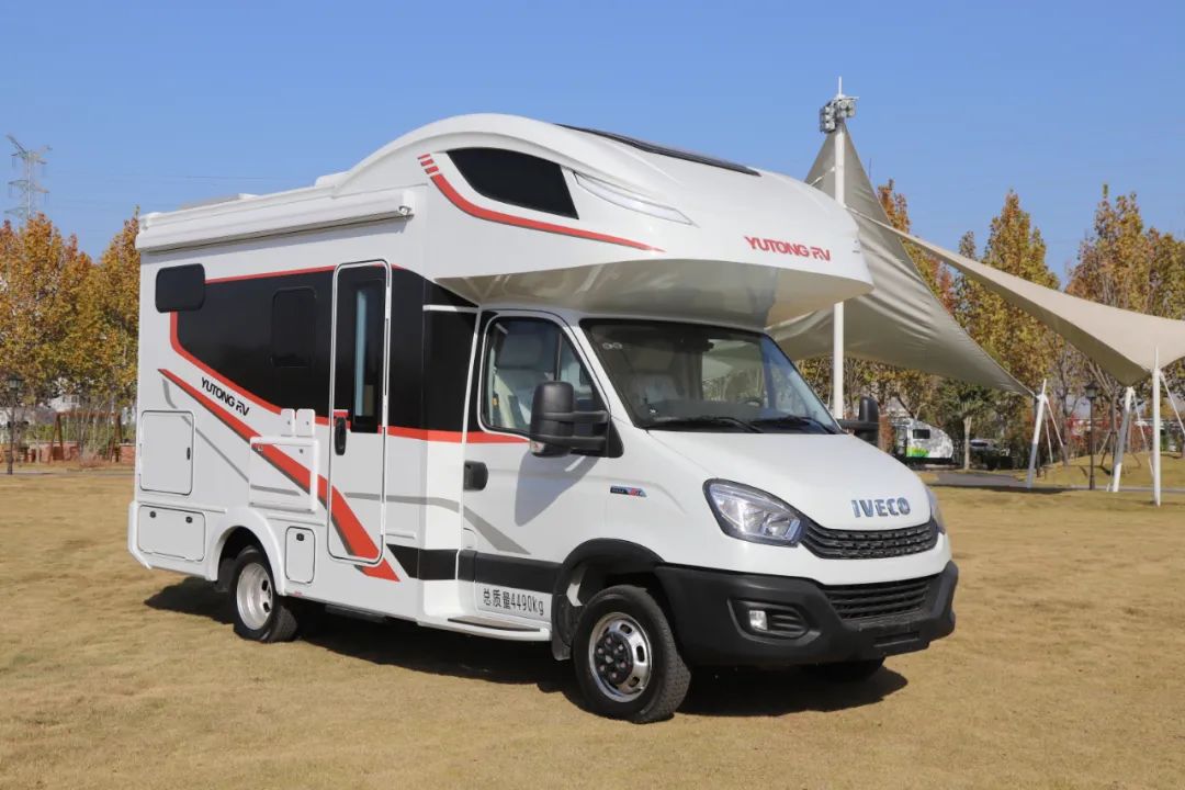 踏雪赏景,不负暖冬,宇通c533豪华版无拓展后横床房车火热来袭!