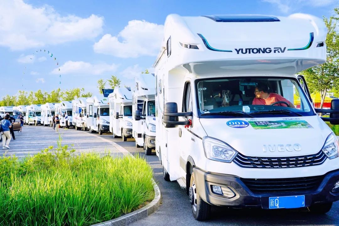 百辆宇通房车穿越独库公路，带火新疆“文旅”经济