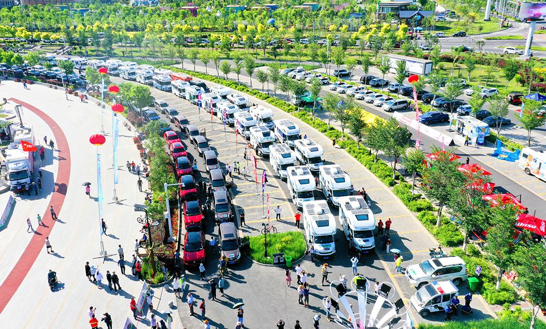 百辆宇通房车穿越独库公路，带火新疆“文旅”经济